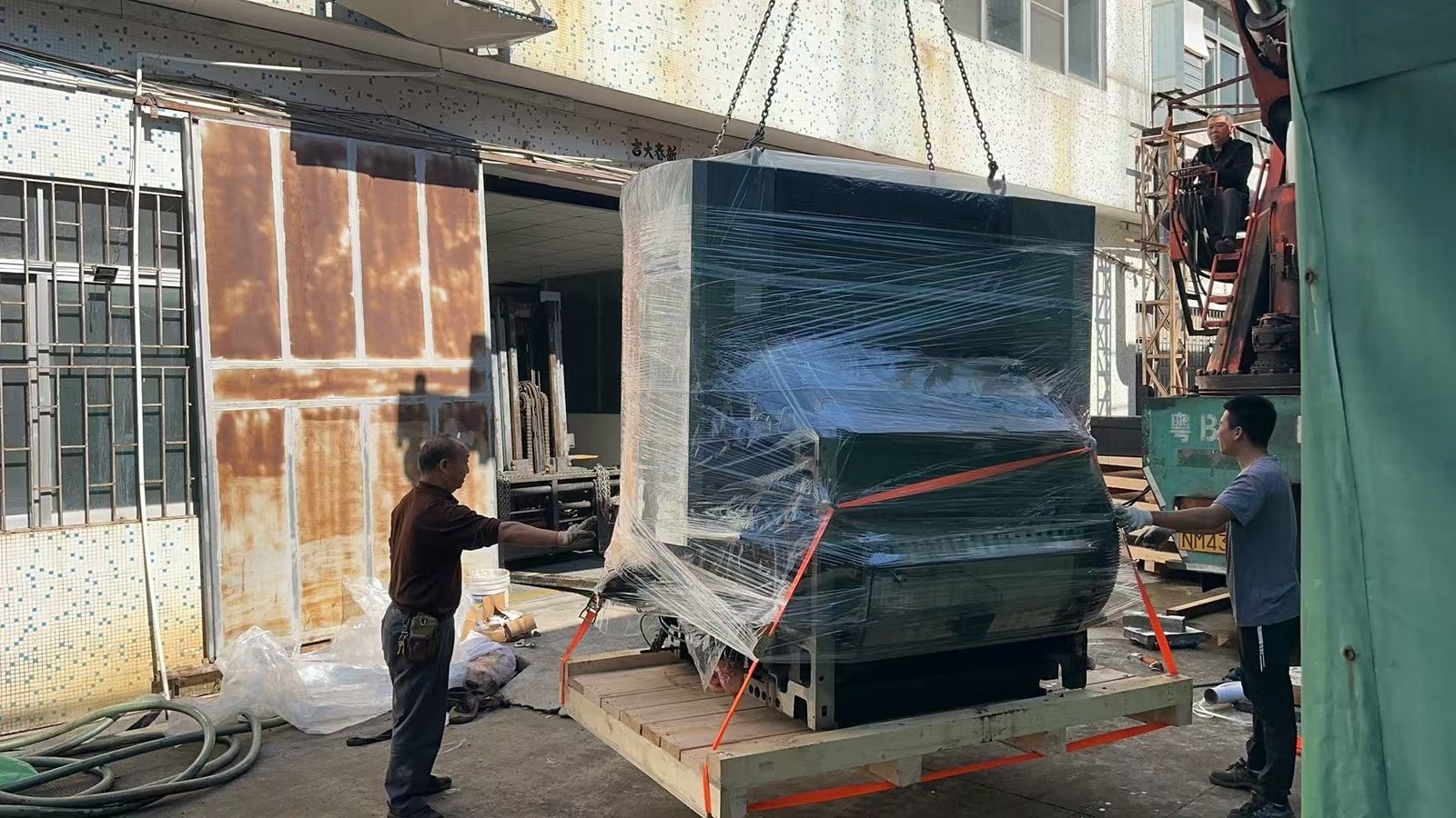Professional dismantling, packing and loading of printing machinery