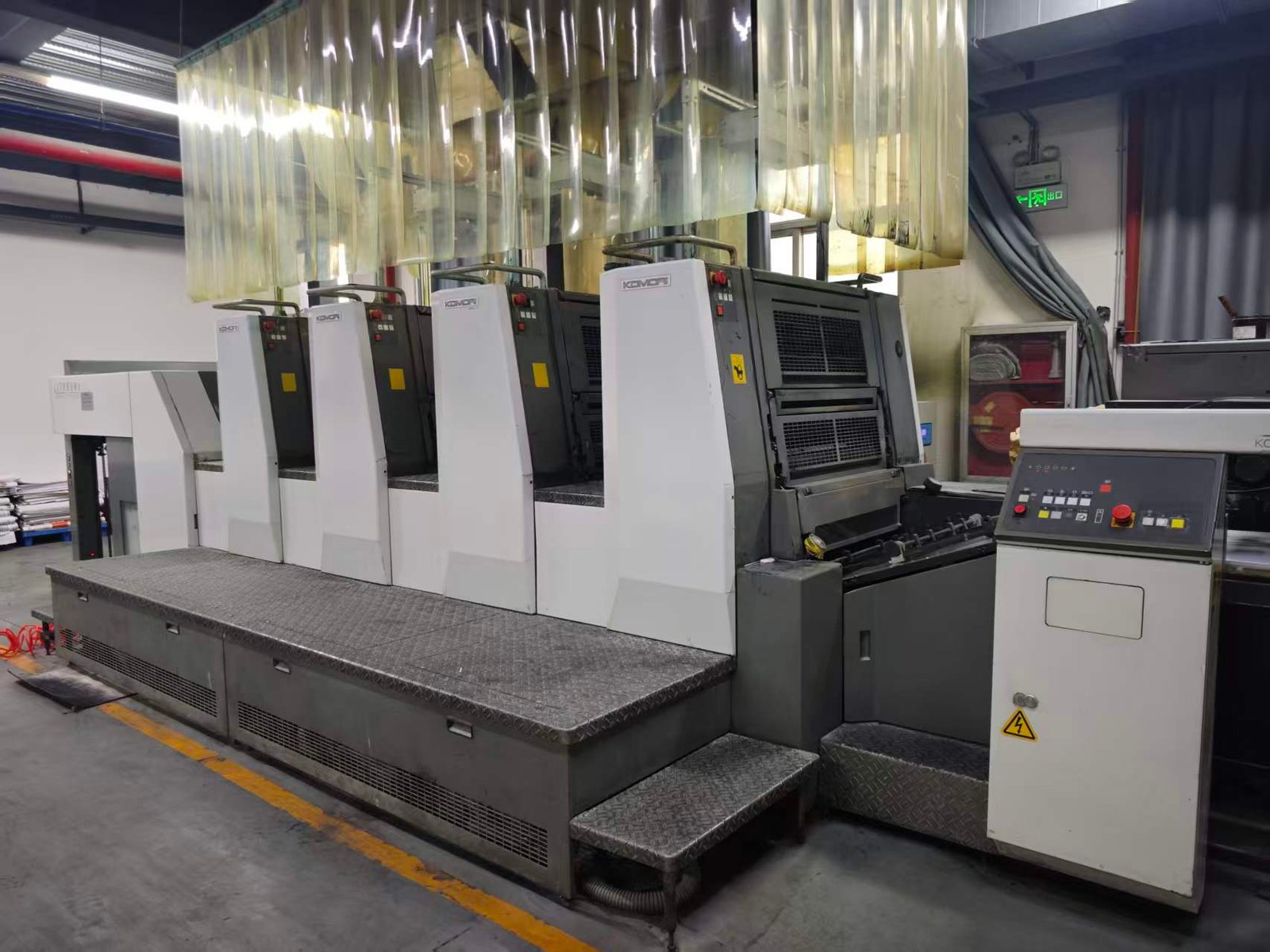 2010 Komori LS426 used printing machine photo 2