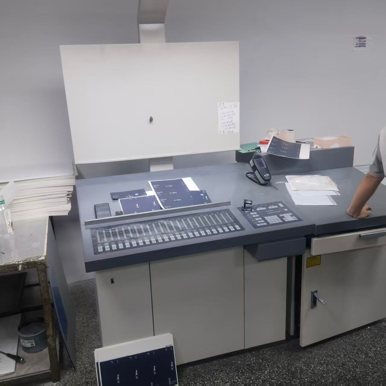 2001 Komori L-428 used printing machine photo 2