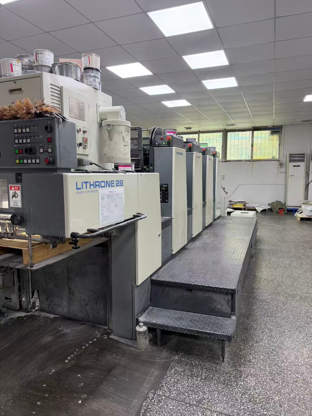 2001 Komori L-428 used printing machine photo 4