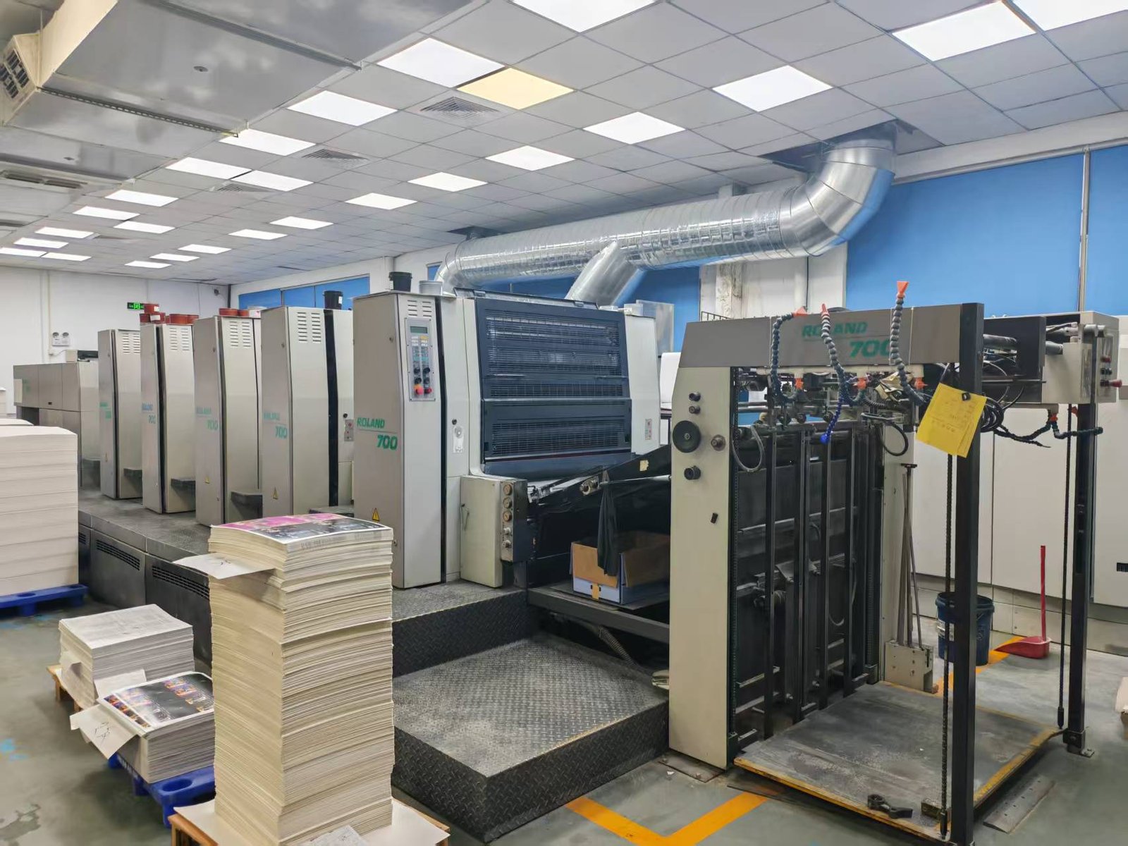 2001 Roland 705 High Configuration used printing machine photo 2